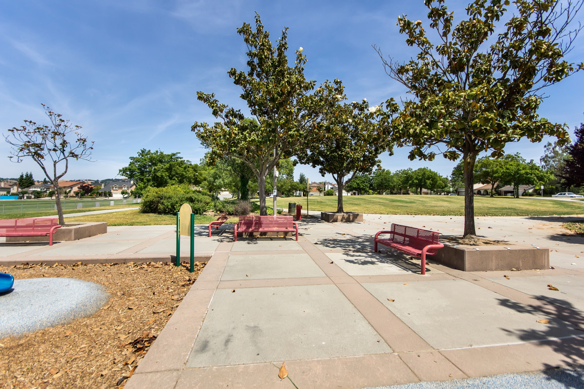 1180 Mountain Quail Circle - Benches Near Park Playground