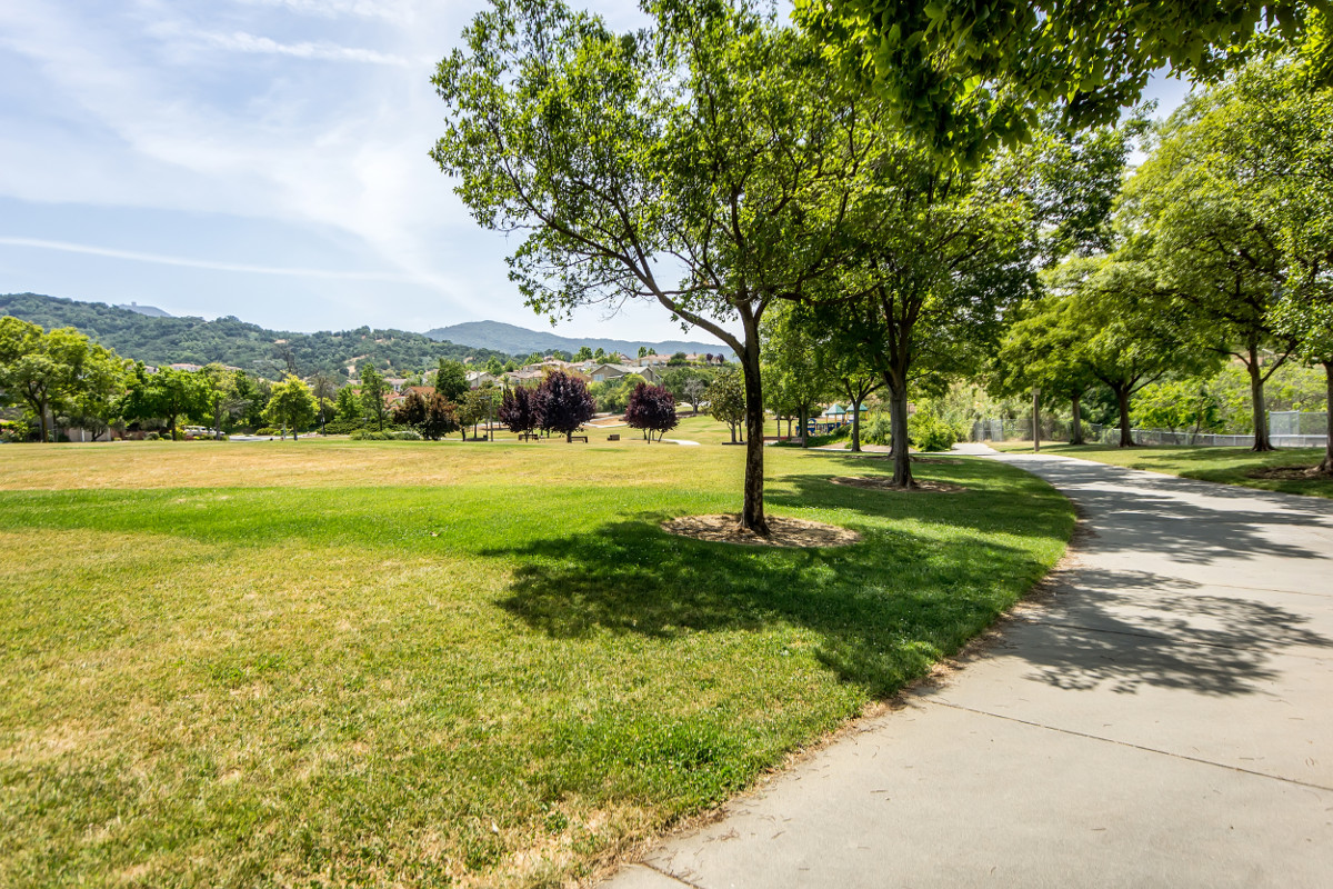 1180 Mountain Quail Circle - Path through Nearby Glenview Park