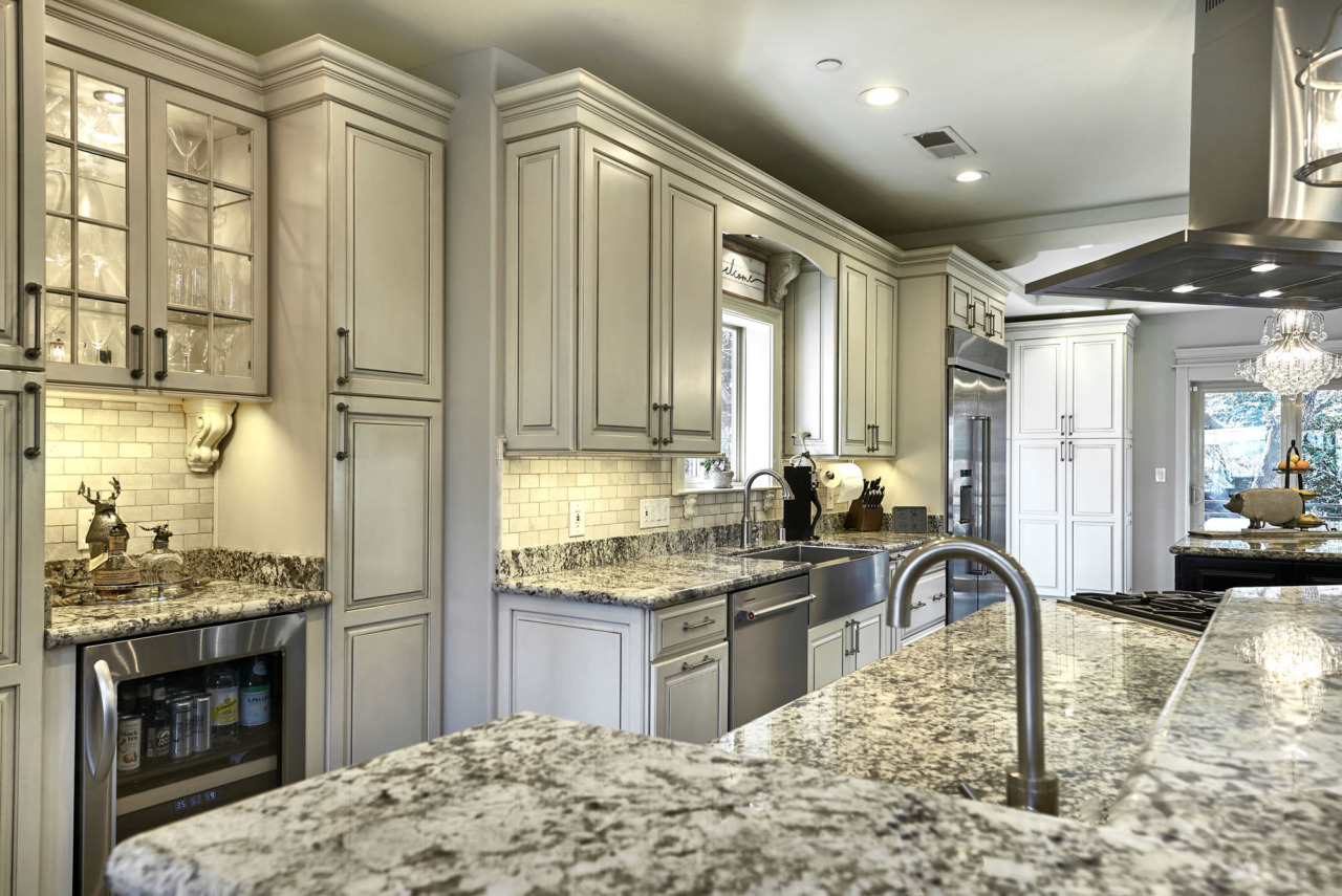 21290 Cinnabar Hills Road, kitchen cabinets and countertops