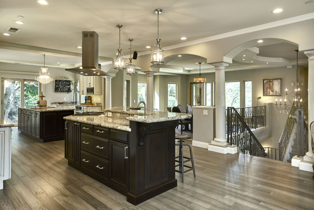 21290 Cinnabar Hills Road, kitchen and dining room