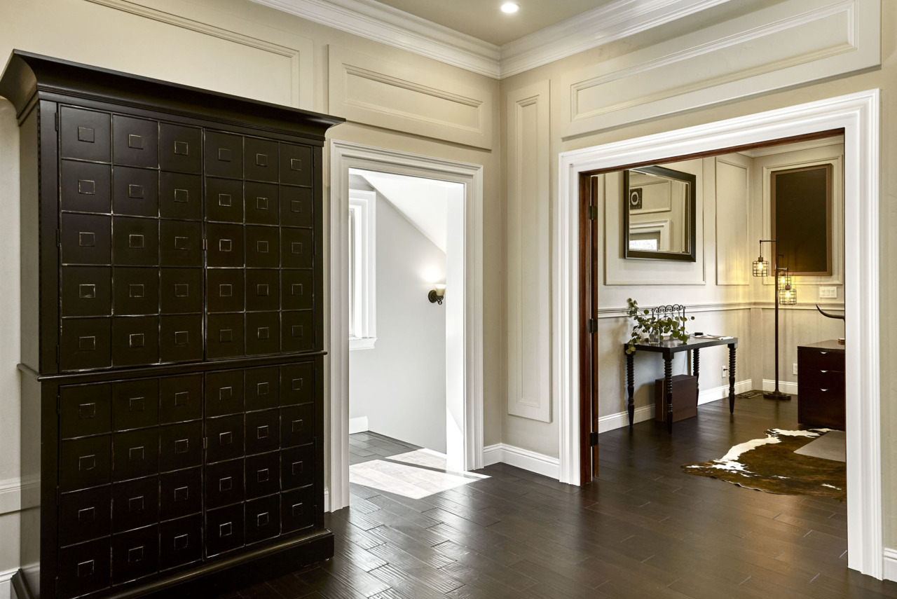 21290 Cinnabar Hills Road, living space between rooms