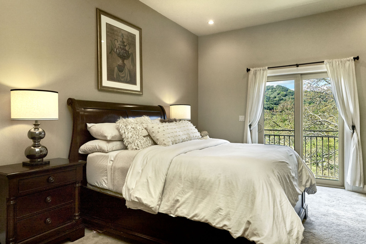 21290 Cinnabar Hills Road, another bedroom with balcony and view
