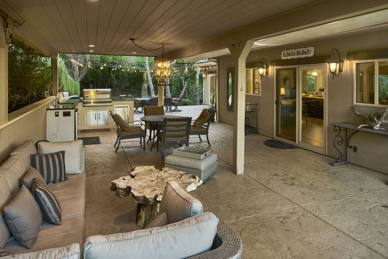 21290 Cinnabar Hills Road, covered back patio with kitchen and barbecue