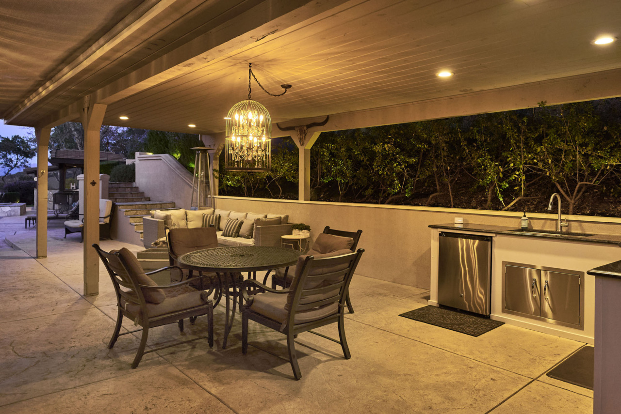 21290 Cinnabar Hills Road, covered back patio