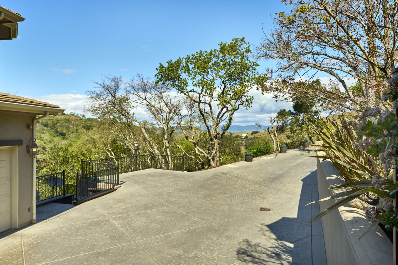 21290 Cinnabar Hills Road, view from front drive
