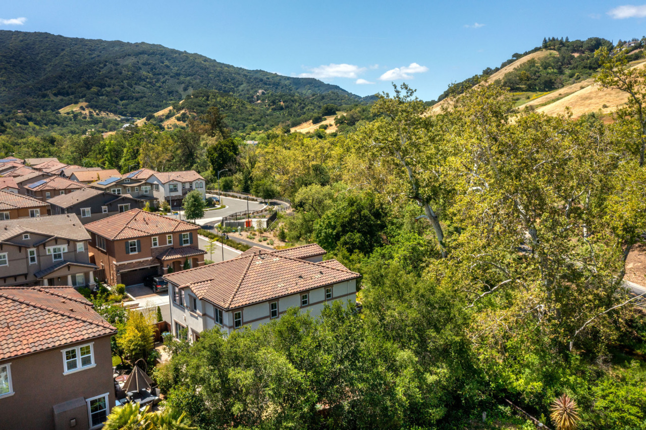 1839 Redwood Creek, aerial view of house and neighborhood