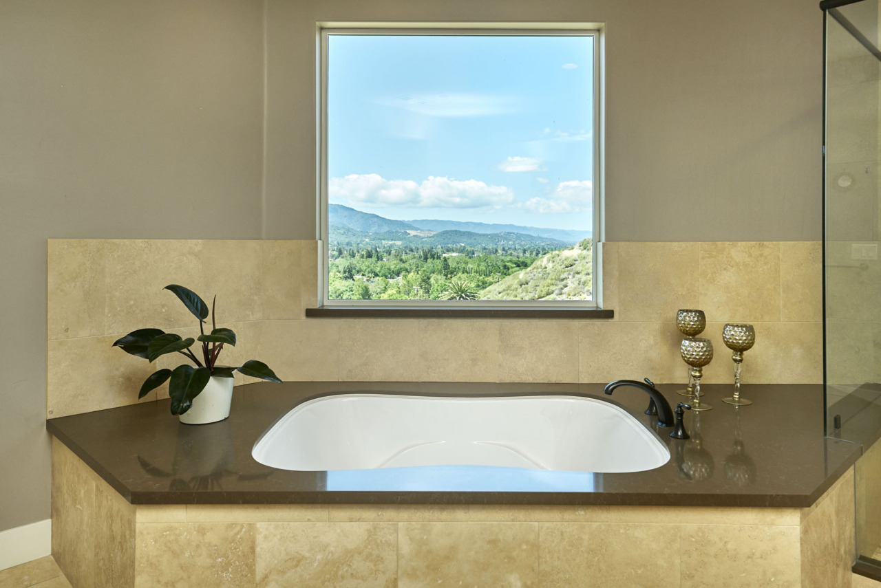 20601 Via Santa Teresa, en suite tub with view