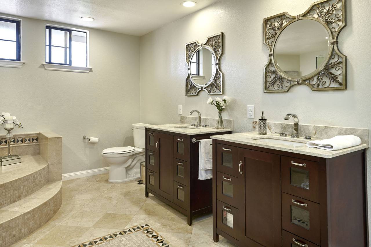 1129 Valley Quail Circle, en suite dual separate vanities and toilet