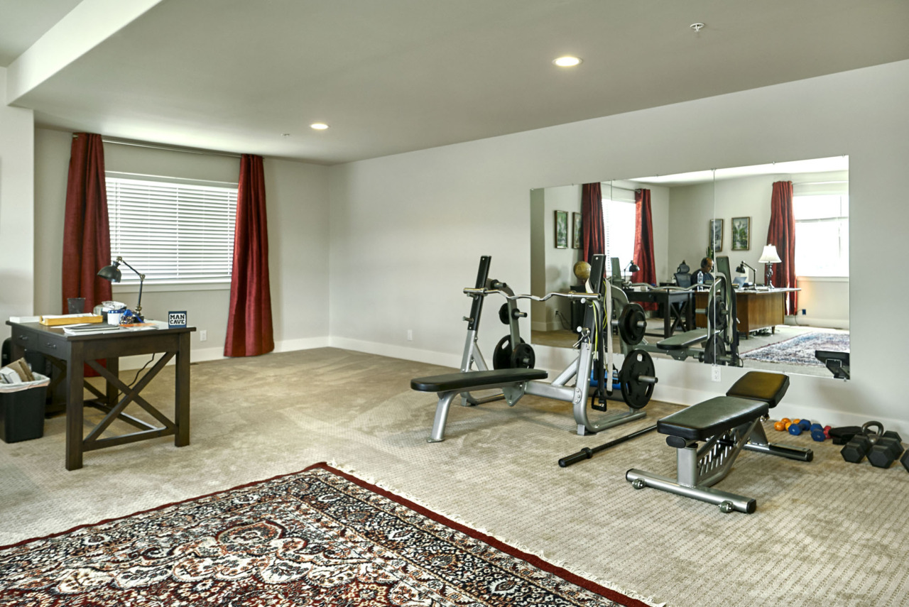 20601 Via Santa Teresa, exercise room with mirrored wall